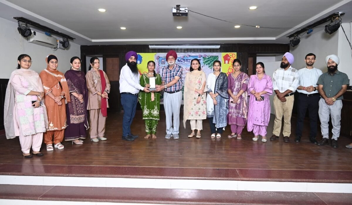 Teej Fiesta at CKDIMT Tarn Taran (3)