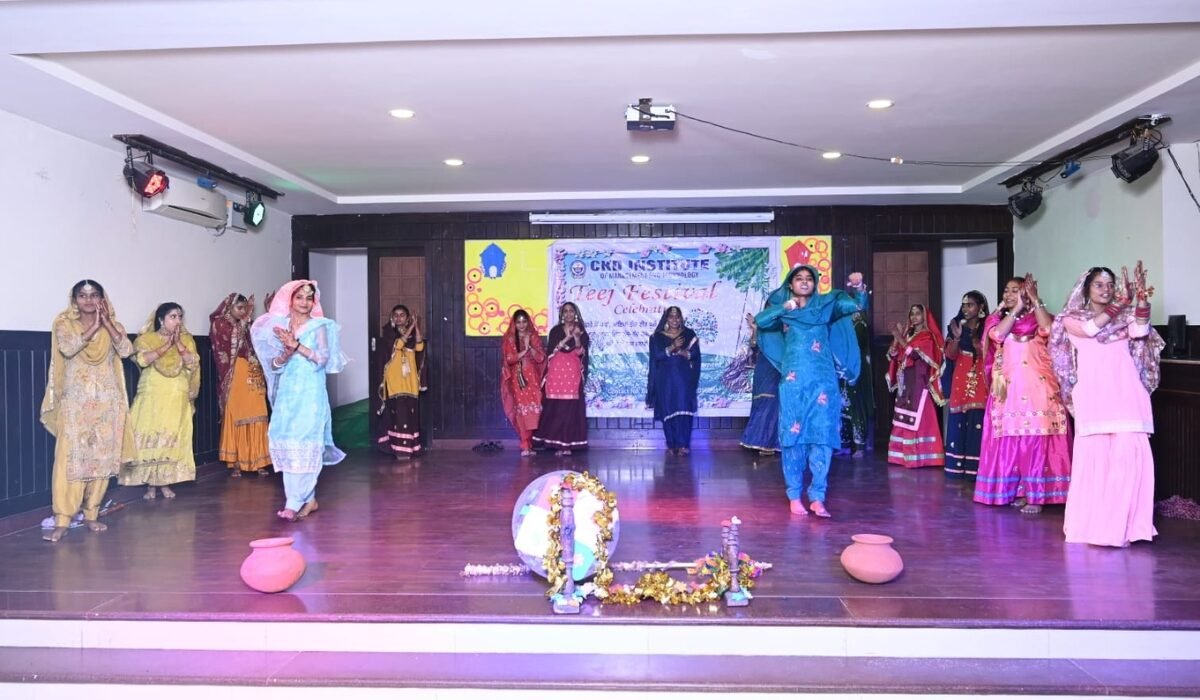 Teej Fiesta at CKDIMT Tarn Taran (5)